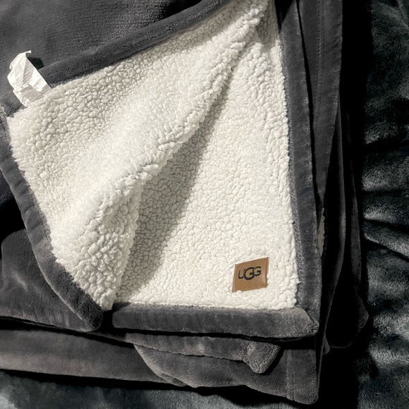 UGG Bedding Ugg Sherpa Blanket Queen Poshmark